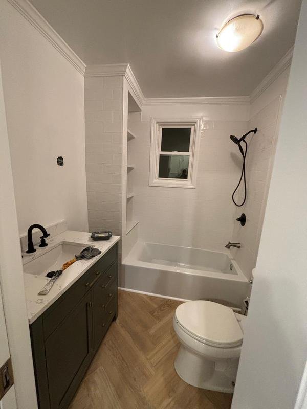Bathroom finished: smooth walls and crisp crown molding